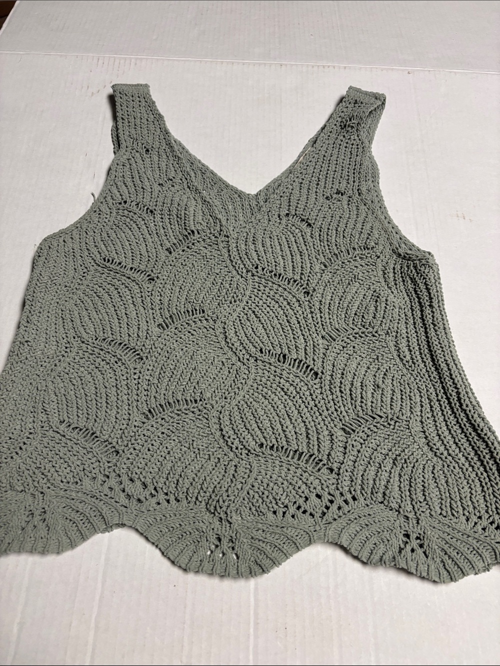 Crochet Shell-Pattern V-Neck Tank Top - Sage